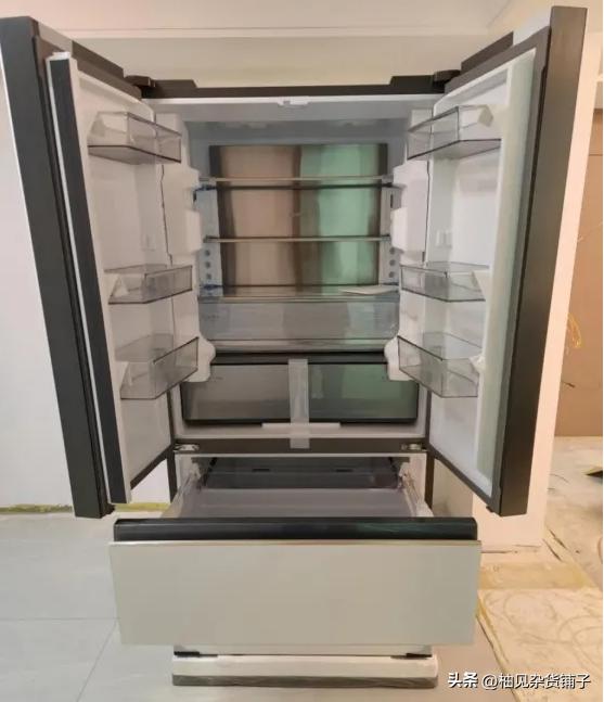 双开门冰箱的款式是什么样的,法式多门冰箱与十字对开门冰箱