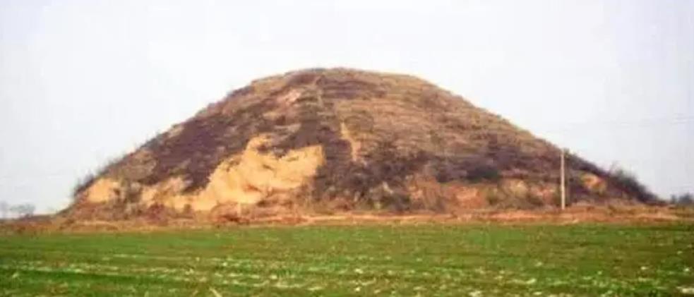 石家庄一小山因为常年“秃头”，引来*队军**驻守，发现大量宝藏