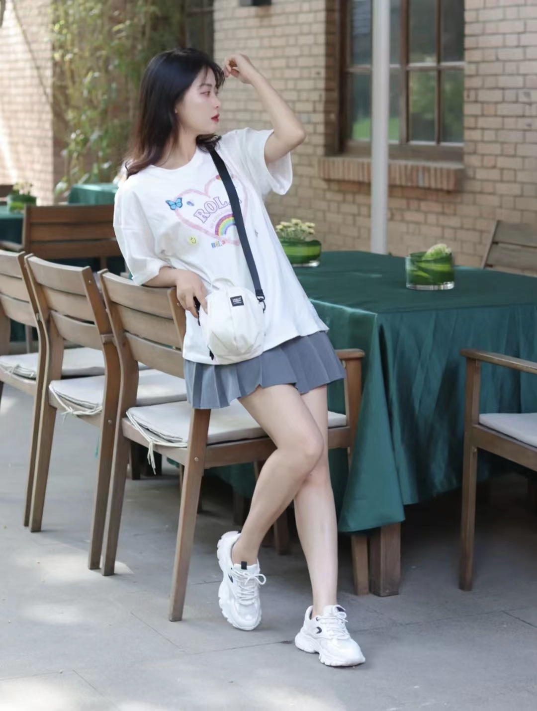 短款百褶短裙的10种搭配方法冬季,灰色短款百褶半身裙怎么搭配上衣