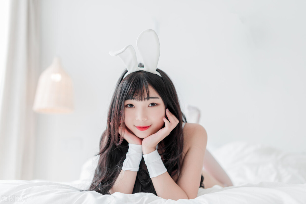 为什么男人都喜欢看黑丝，黑*袜丝**的魅力：一窥其历史与男性的喜好