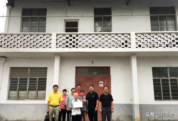 上海嘉定:70岁老太“众筹”买一栋楼,抱团养老21年:比家里自在