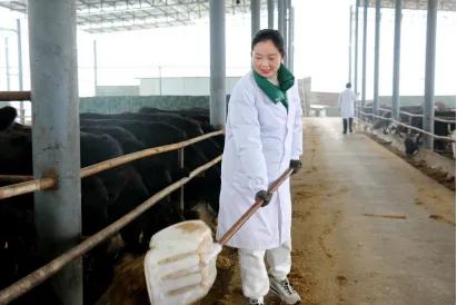 政协委员助力特色农业发展,南阳女政协委员