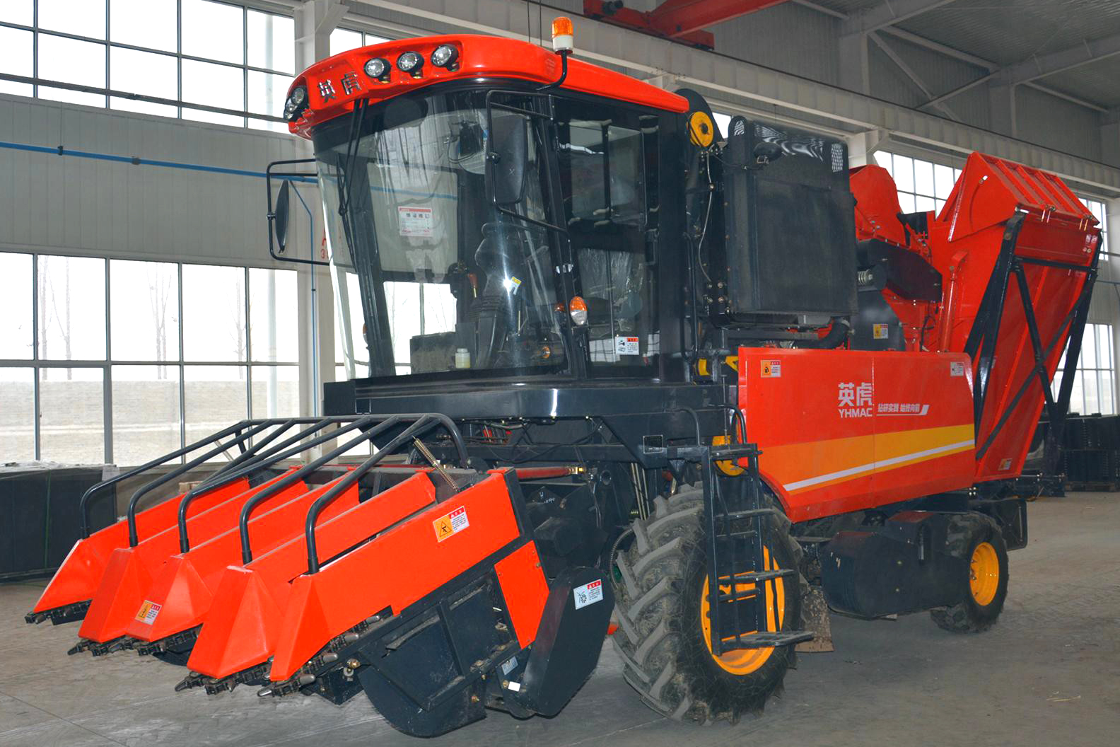 英虎四行玉米收割机新款,河北英虎四行玉米收割机