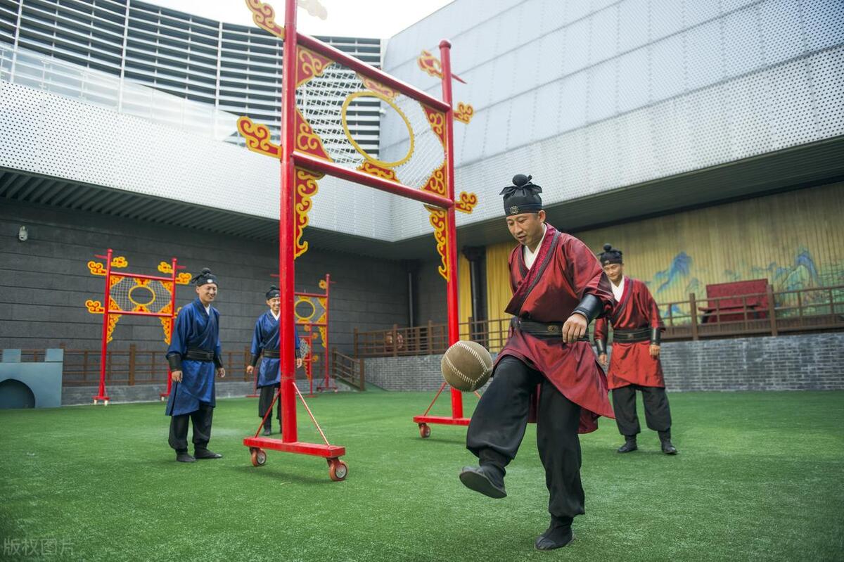 “足球想对蹴鞠说”之一：你就是我，更深邃的我