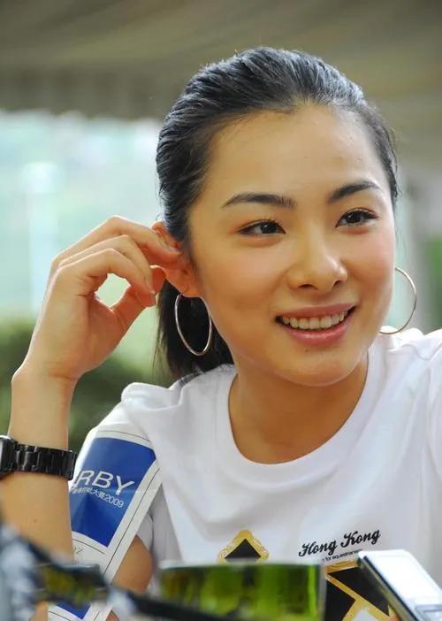 刘璇什么时候退役的 (体操冠军刘璇夺冠的艰难过程)