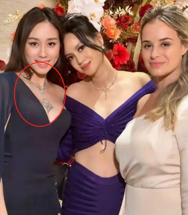 赌王四太三太翡翠项链对比,赌王三太翡翠项链