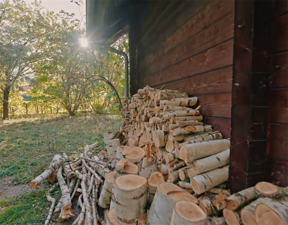 发现一位74岁奶奶的蜗居：16㎡小家没电没暖气，她却一住就是30年