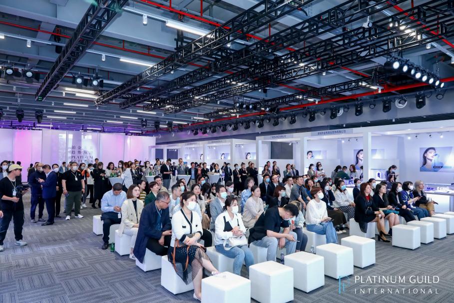 温柔自有力量，因铂金更坚定