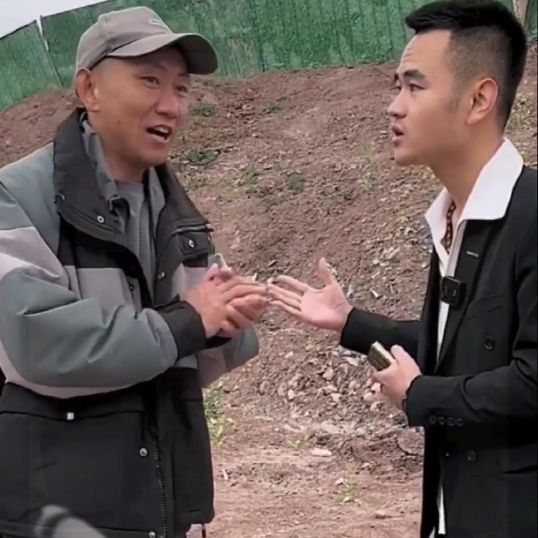 二十年后小乞丐来报恩传递正能量,报恩资助