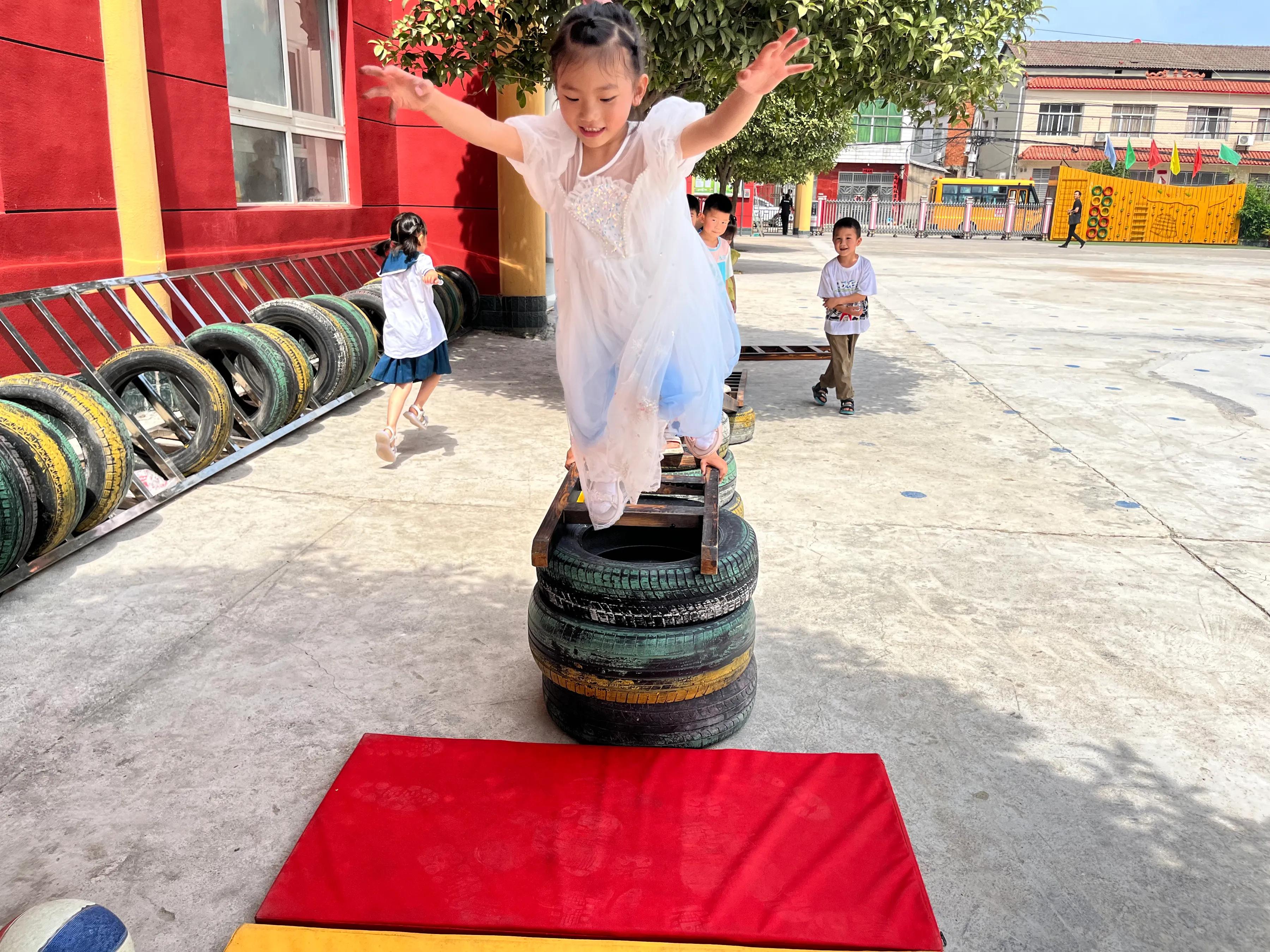 老虎出洞幼儿园户外游戏,幼儿奇妙游戏