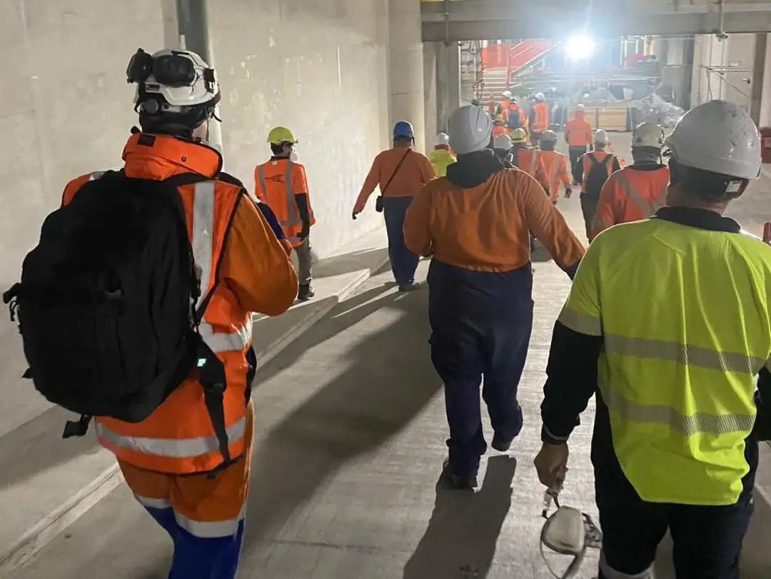 孙哥在新西兰:15岁退学,17岁生子,28岁出国,一小时挣200元