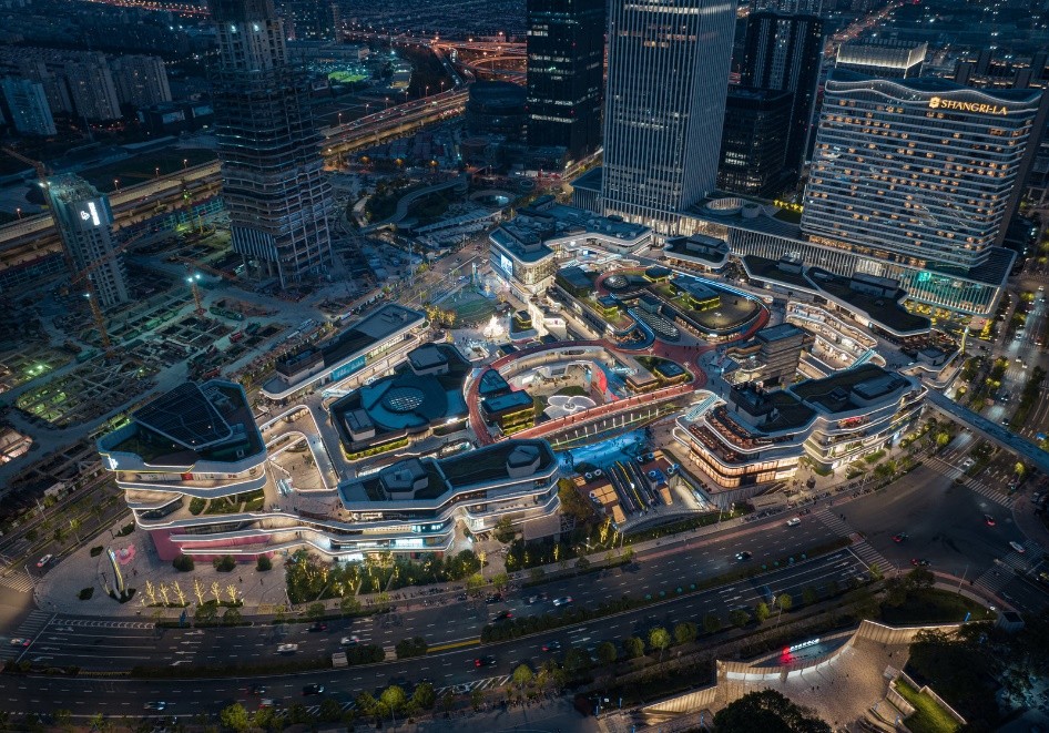 “Let’sGlowWell.寻极光耀心光”在前滩太古里邂逅浪漫极光