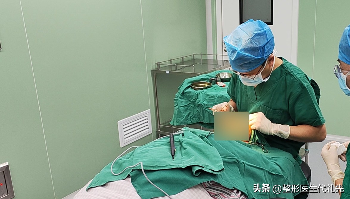 40岁眼皮下垂松弛全切双眼皮,40岁全切双眼皮后1-7天恢复图