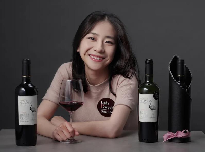 90后北京美女，靠卖酒爆红，一场直播卖100万，年入3.5亿，凭啥？