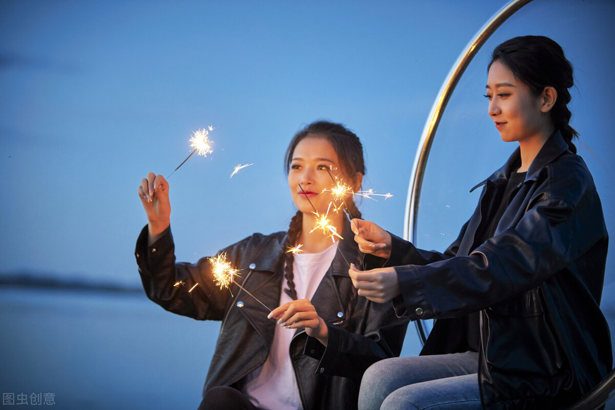 新年古诗词12首：除夕更阑人不睡，厌禳钝滞迎新岁