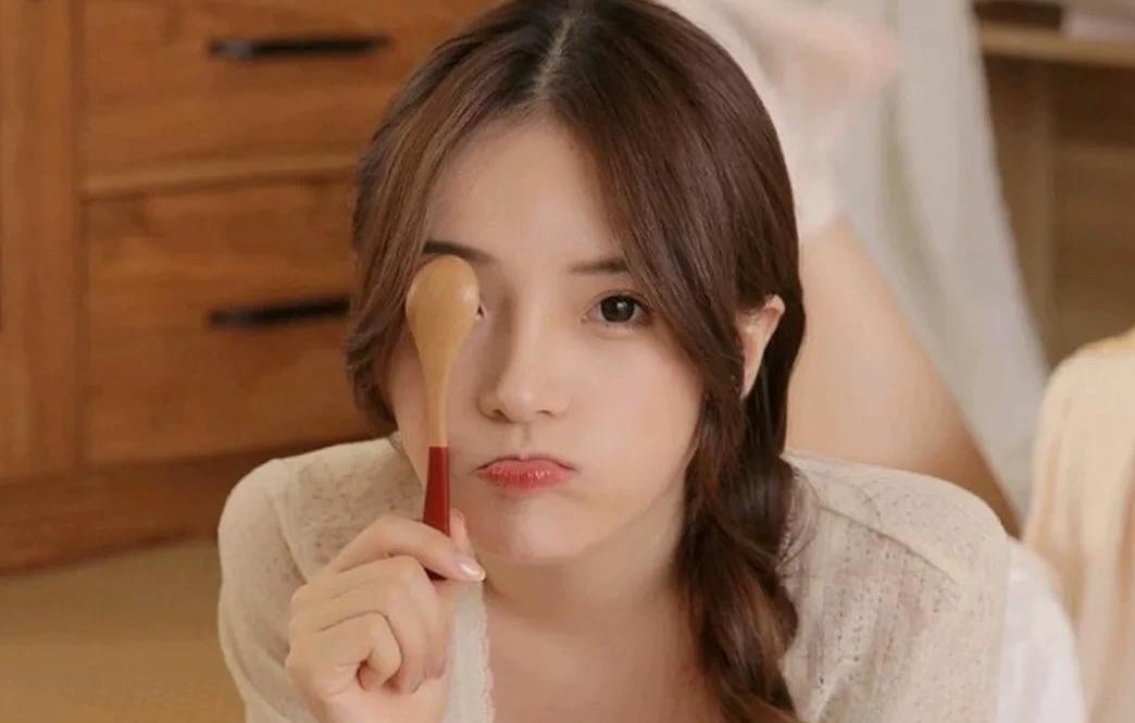 不认识怎么和刚加微信的女生聊天,女生加我微信却不谈恋爱