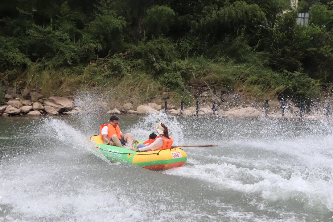 假期余额不多,赶紧来桐梓古夜郎漂流,体验水上的刺激和乐趣!