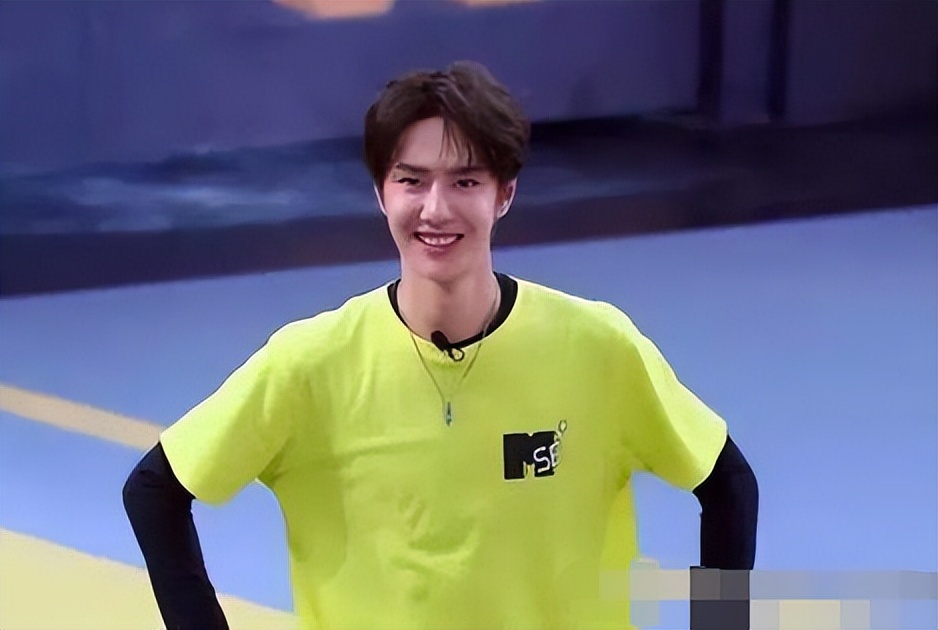 鹿晗潮牌服饰遭吐槽原视频,鹿晗卖货爆火