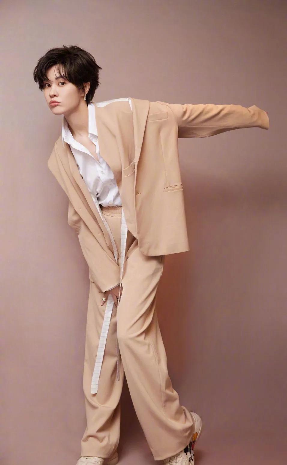 演员演艺圈红不起来上综艺却火了,出道10年的女歌手被力捧却没有火