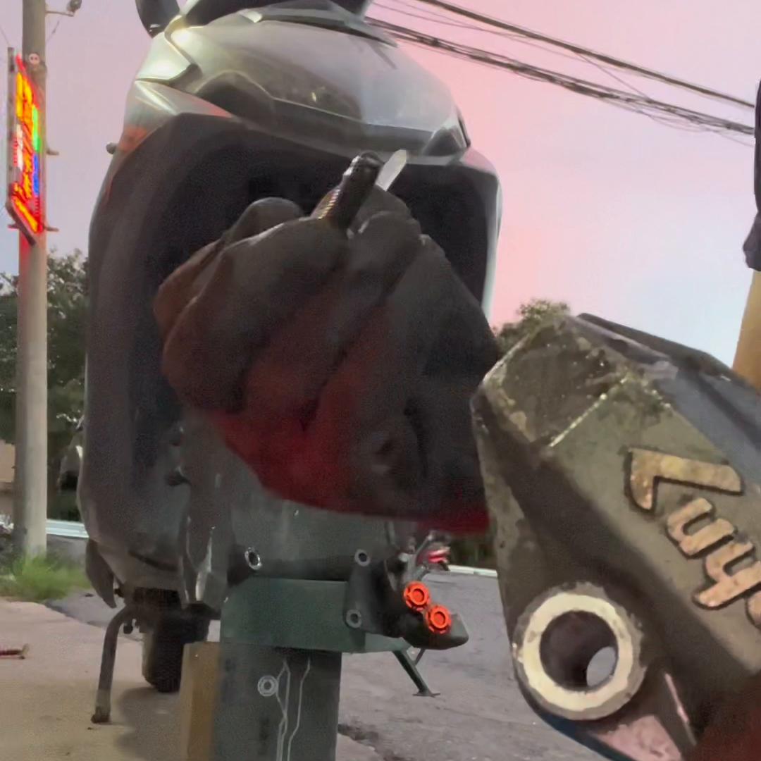 后减震油封更换,如何更换减震器油封图解