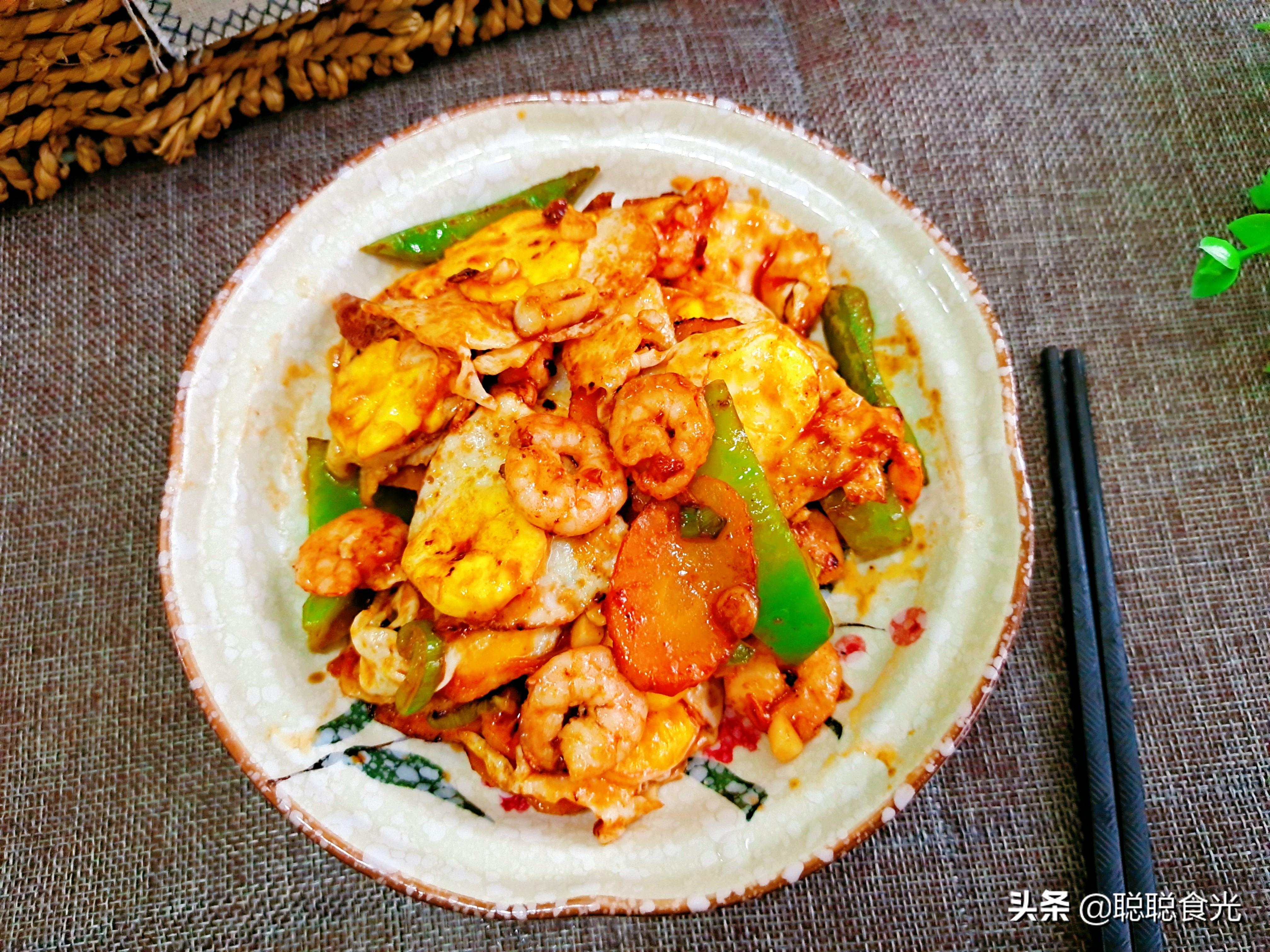 除夕年夜饭，推荐12道特色小炒，荤素搭配不单调，上桌先光盘