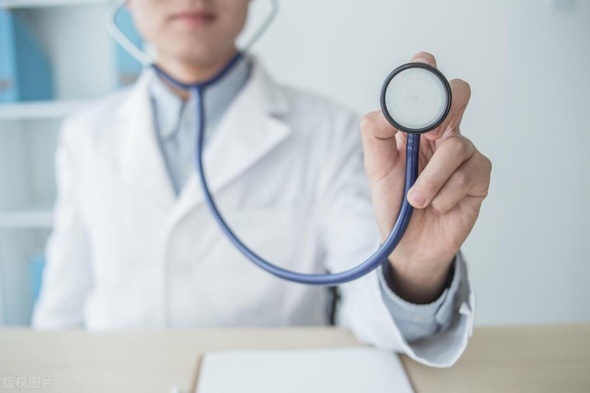 黑痣和黑色素瘤哪种易癌变,37岁歌手因为黑色素瘤去世