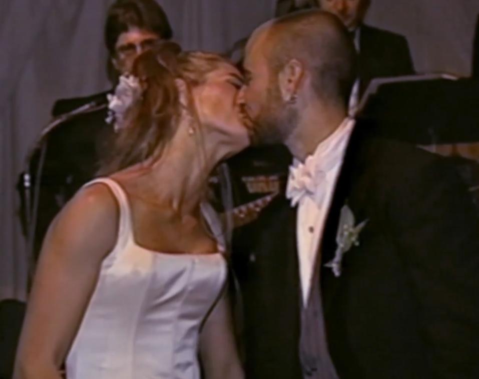 10岁全裸出镜，20岁声称自己仍是处女，“美国舒淇”的裸照风波