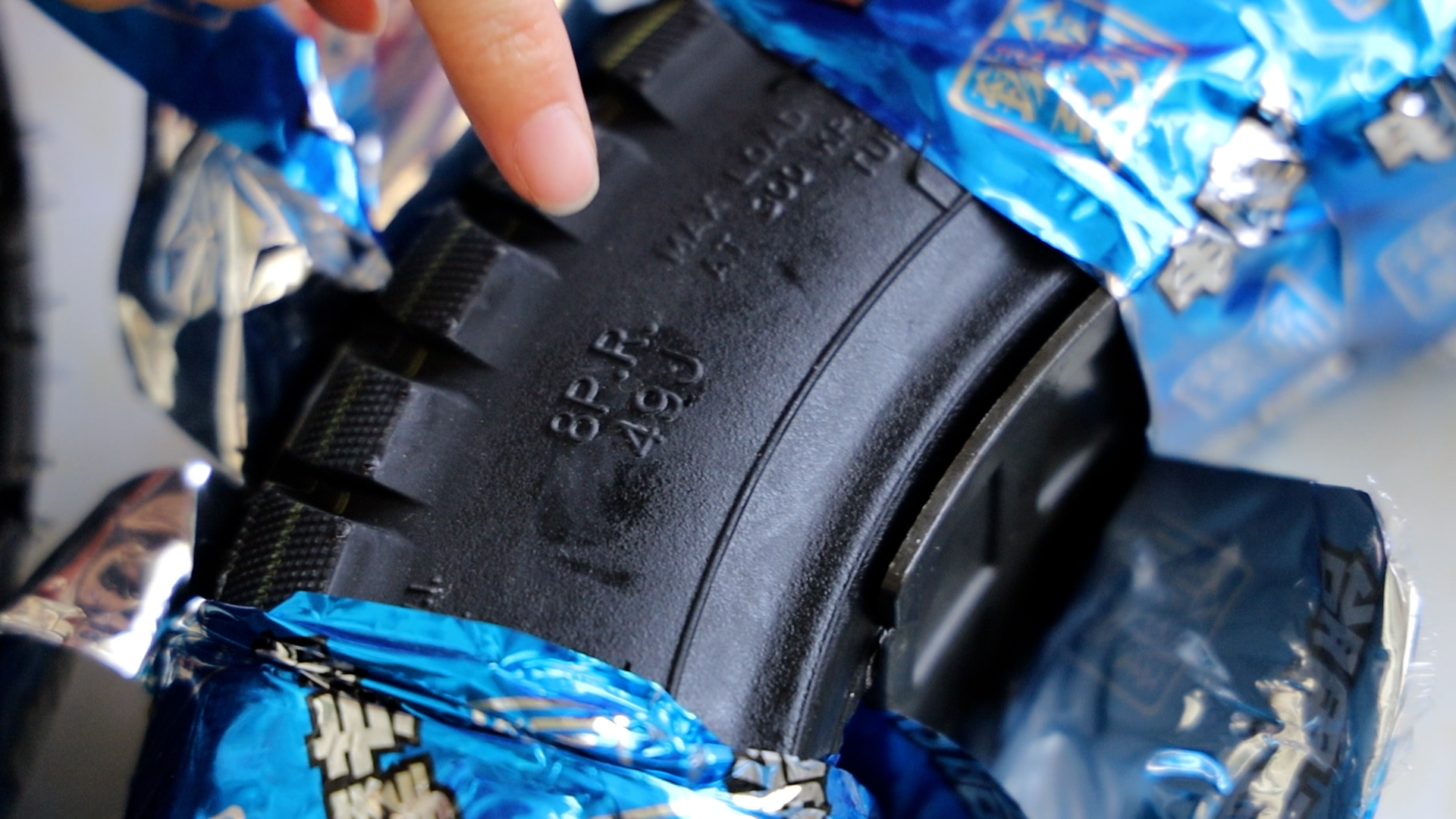 电动车真空胎钢圈边缘漏气怎么办,电动车真空胎漏气怎么修补