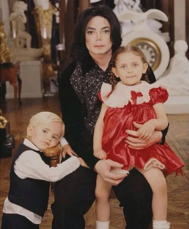 迈克尔杰克逊女儿现在状况,迈克尔杰克逊的23岁女儿近照