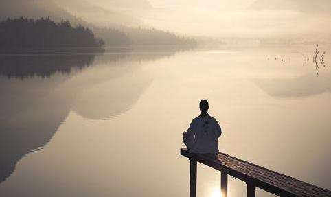 面对生活要笑起来,人生路上当个哑巴又如何