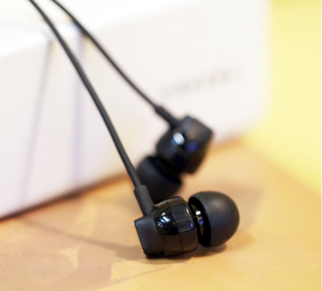 头戴式耳机音质好而且降噪效果好,推荐几款音效很好的头戴式耳机