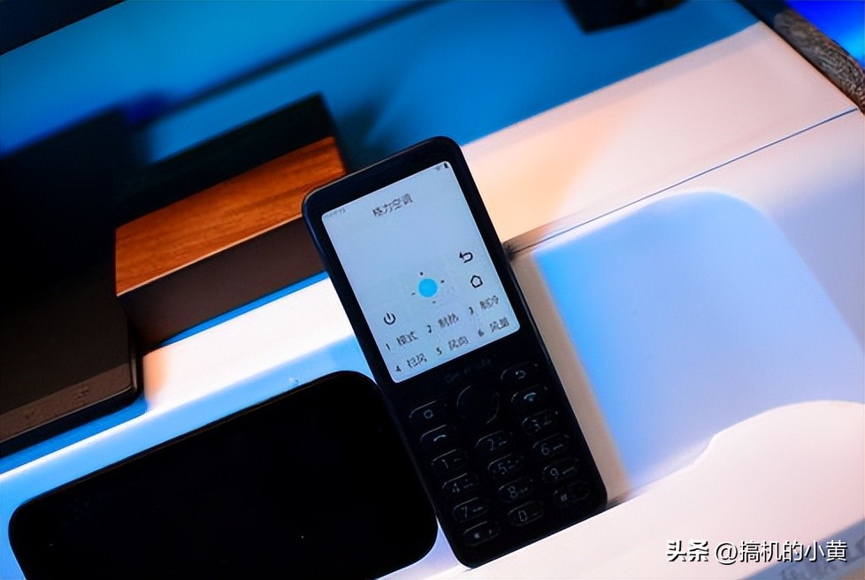 按键手机现在发展成什么样了,按键手机是哪一年被淘汰的
