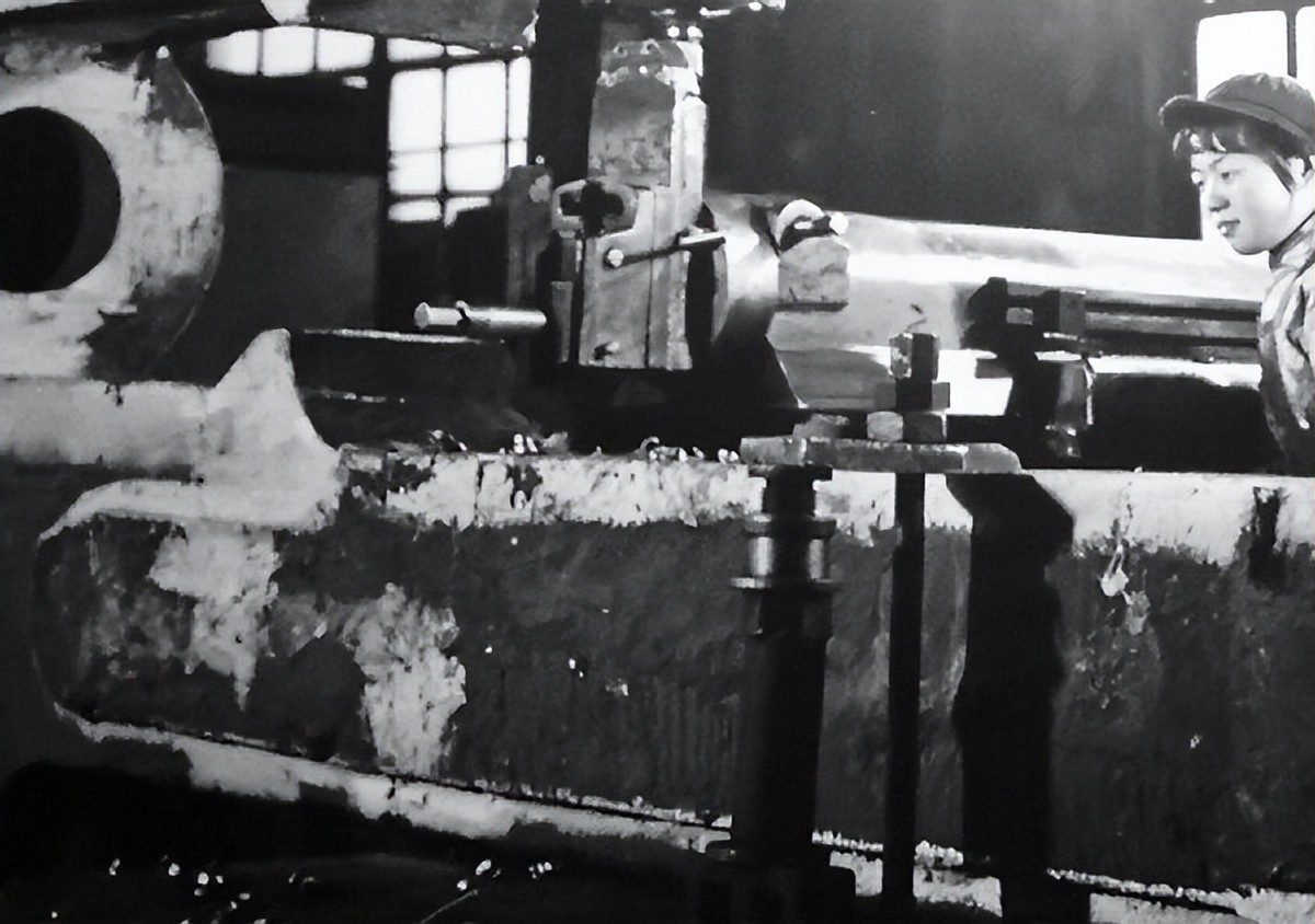 *安门天**除了毛主席画像，还悬挂着国徽，2019年曾发生过变化