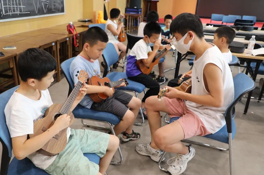 暑假的正确打开方式学习美术,威海暑假旅游培训