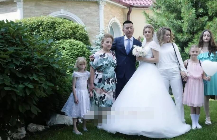 中国小伙在越南花8000万娶网红,90后娶俄罗斯美女成网红