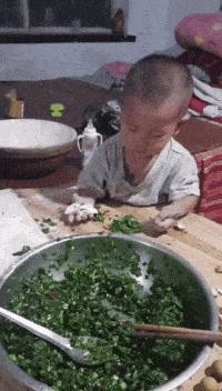 搞笑一刻：美女这波操作我还没见过，难道这样上车有什么说法？