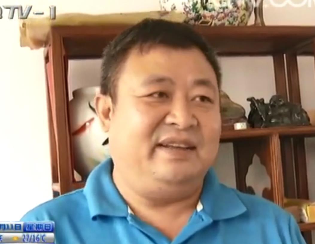 青岛男子捡到熊猫奇石，出价到百万也不卖，专家鉴定估价1.5亿