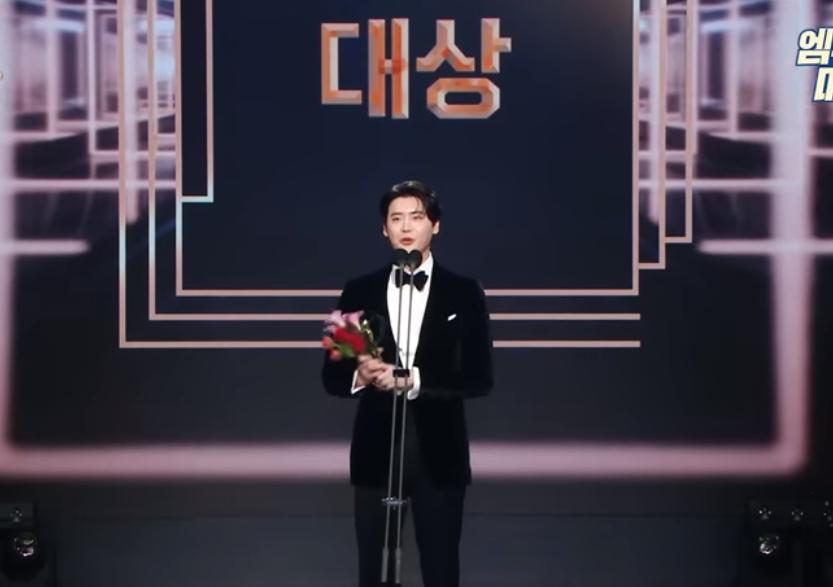 iu和李钟硕哪个时候谈恋爱,iu和李钟硕恋情怎么被发现的