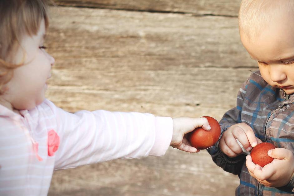 孩子交友受到排挤怎么教育,交友被排挤