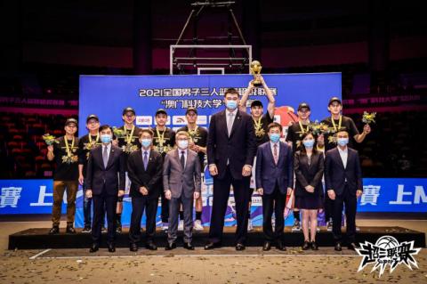 看看扶不起的男足，再看看稳中有进的男篮，我们欠姚明一个道歉？