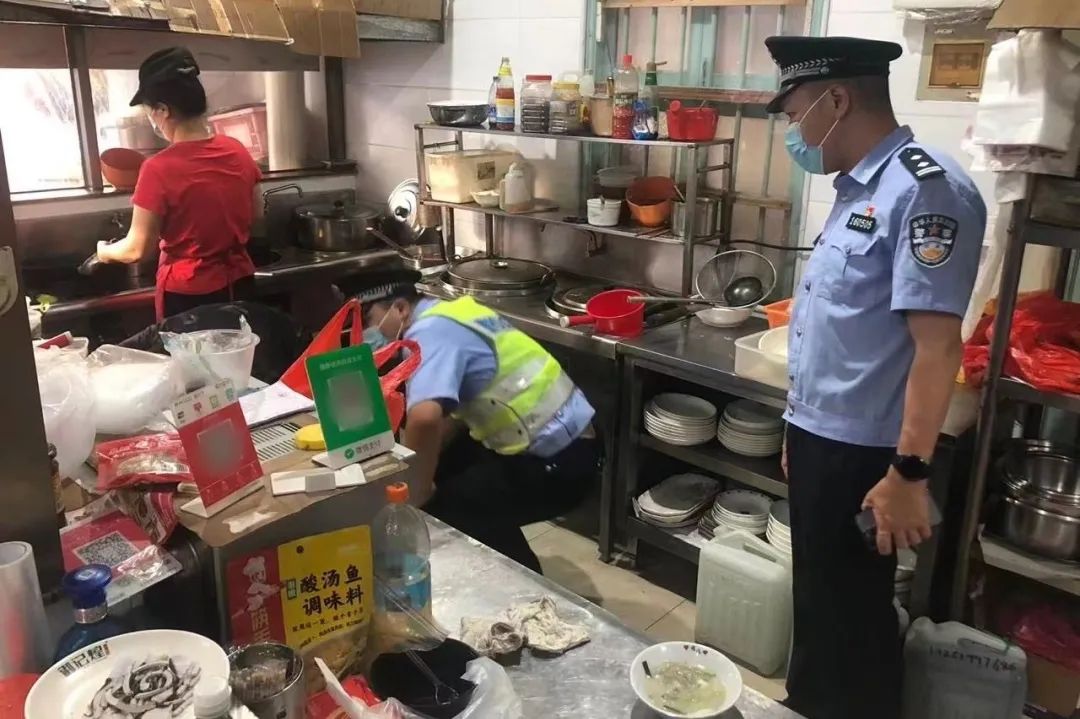 【夏季治安打击整治“百日行动”】福建福州公安持续开展夏夜治安巡查宣防集中统一行动