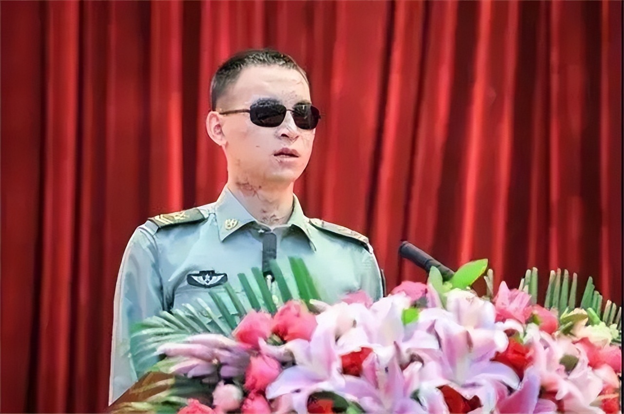 排雷英雄杜富国表彰视频,排雷英雄杜富国重返老部队做什么