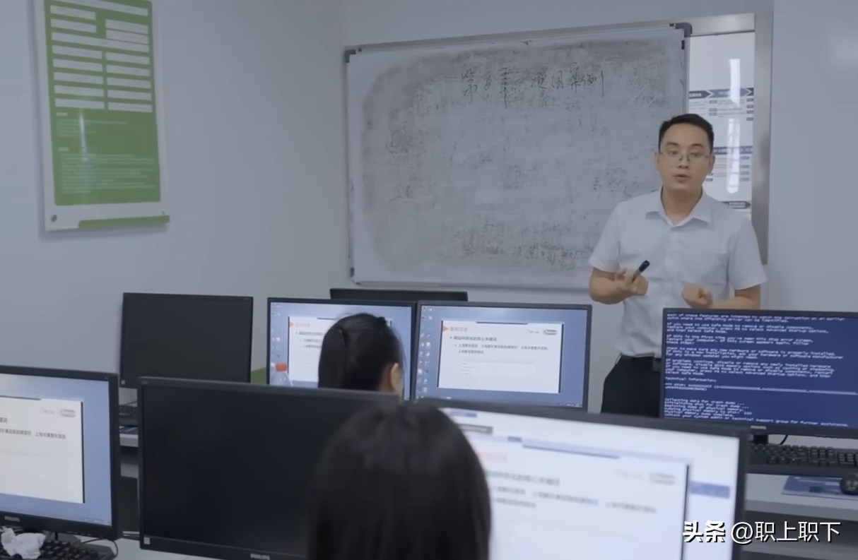 深圳22岁打工妹辞职考程序员后薪水比工厂还低，揭秘五种职业内幕