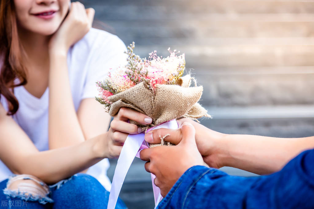 性格内向的男人该怎么相处,性格内向的女孩如何和异性相处