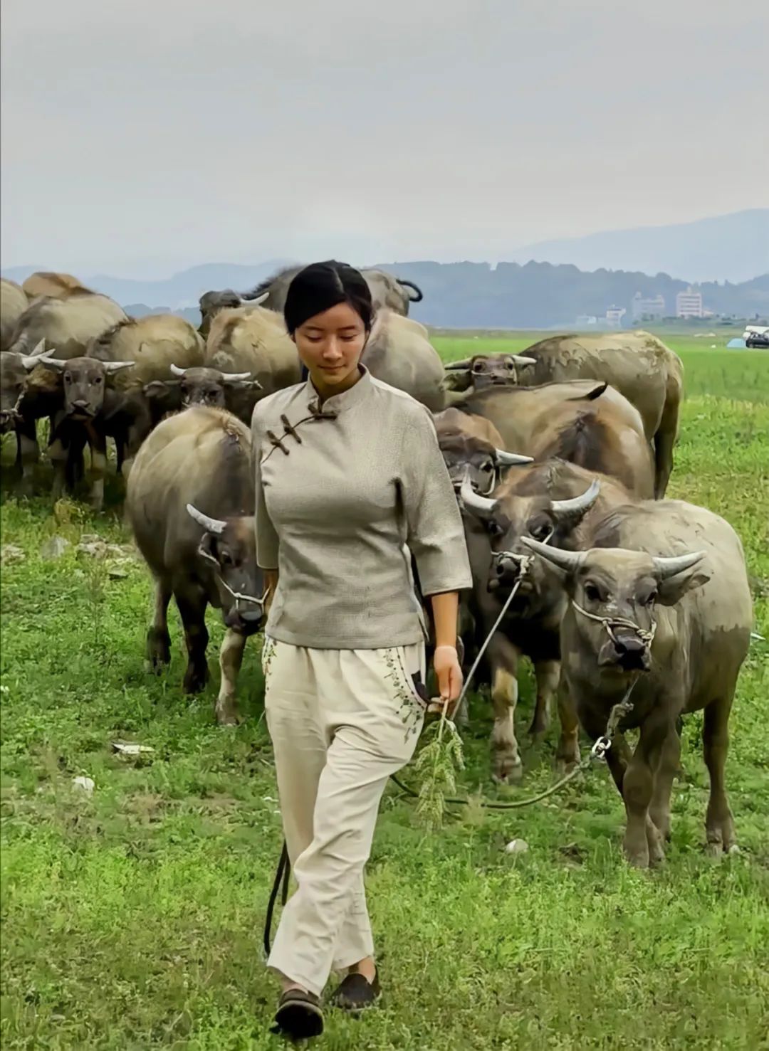 农村00后女孩为何被迫长大,农村00后女孩现状如何