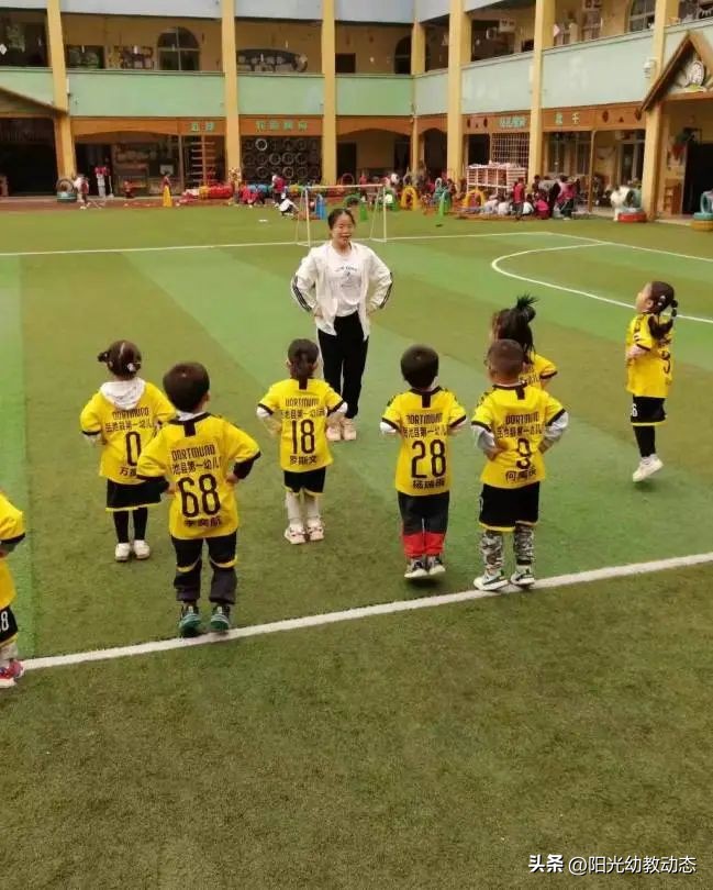 岳池县小学足球比赛,足球大比拼幼儿园游戏