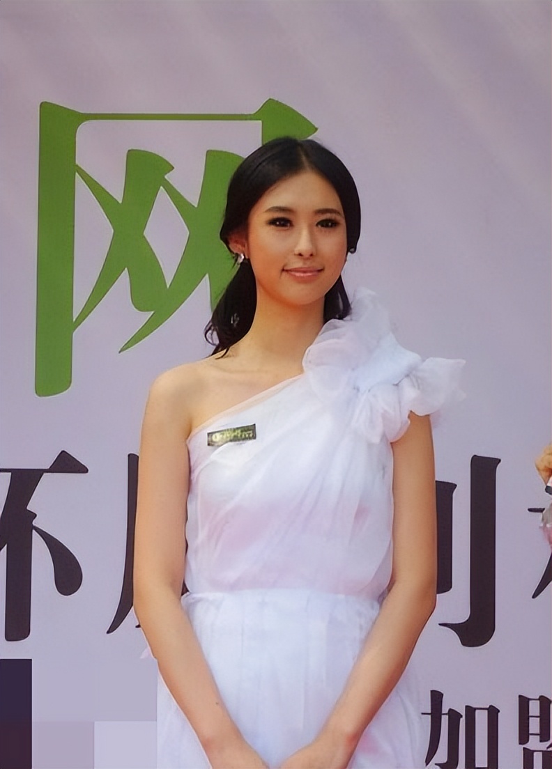 被前任一渣再渣，私密照两次外泄，车模*兽兽**看男人的眼光太差了