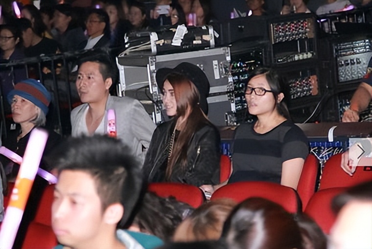 昆凌回应与侯佩岑撞彩虹图,昆凌暗讽侯佩岑