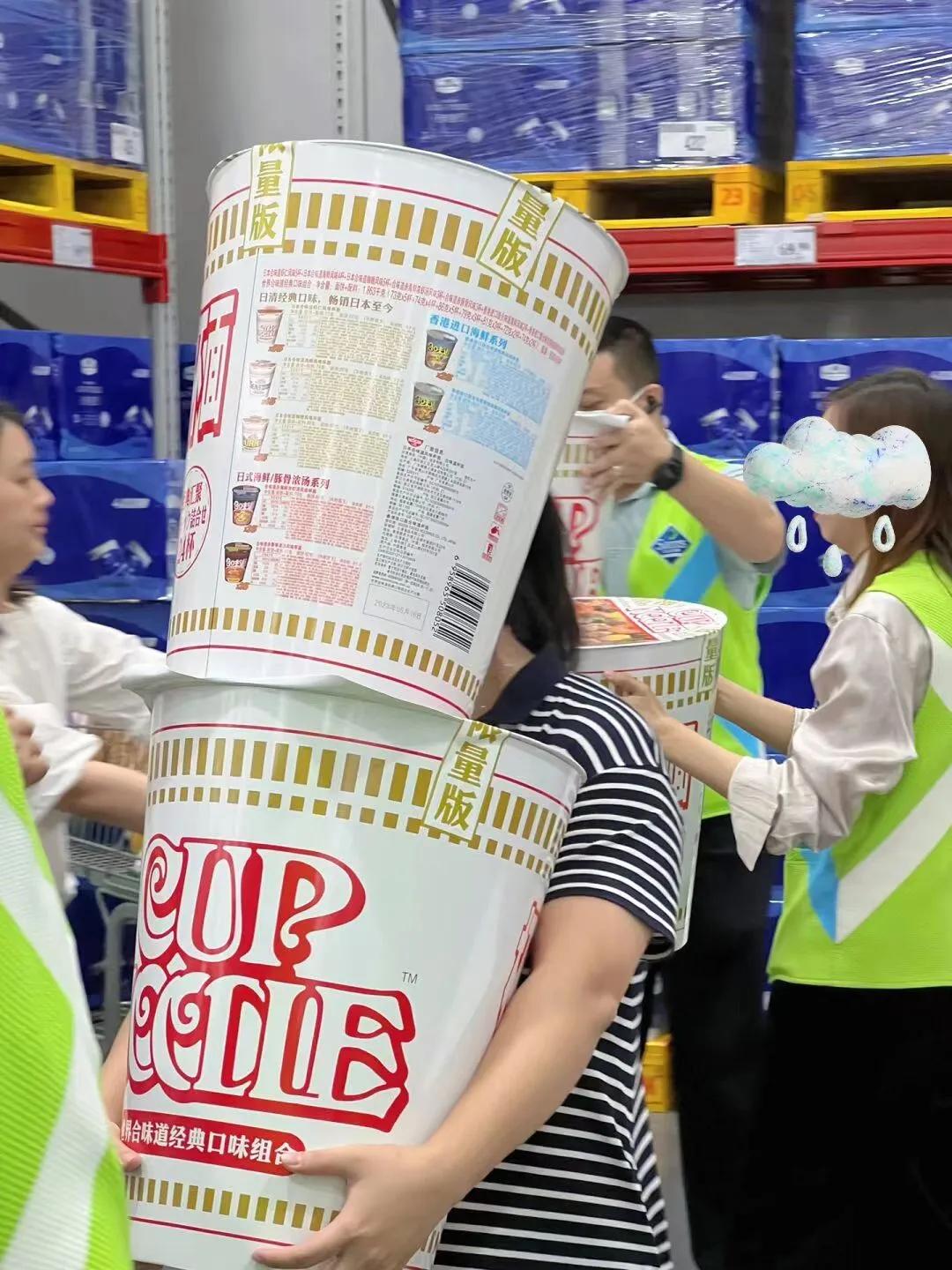 媒体评山姆泡面桶被炒到500元一桶,山姆泡面桶炒至高价被疯抢