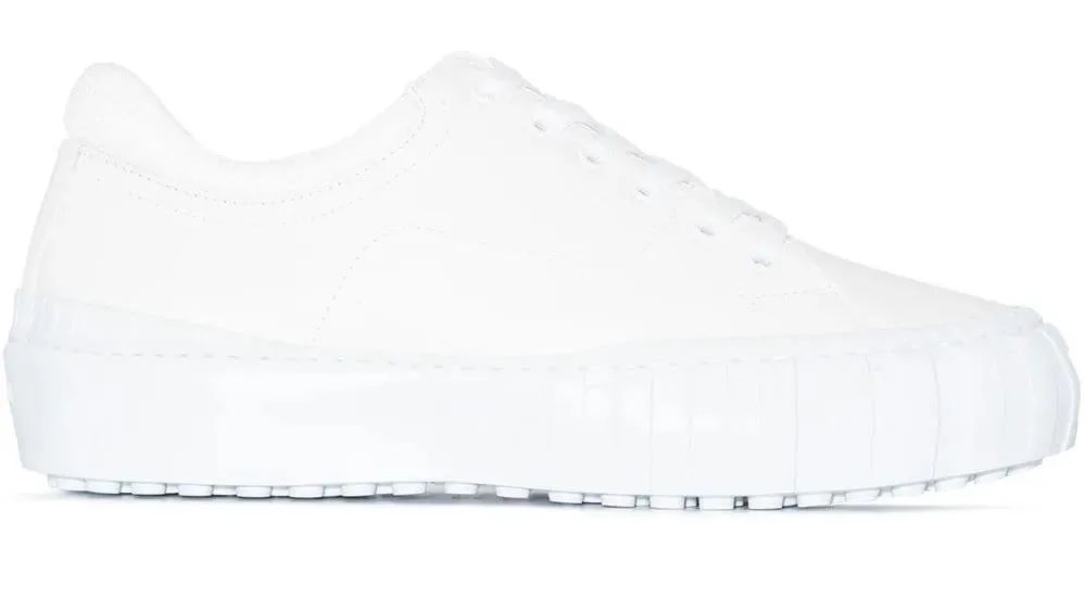 小白鞋是这几年的必备时尚单品,小白鞋时尚鞋